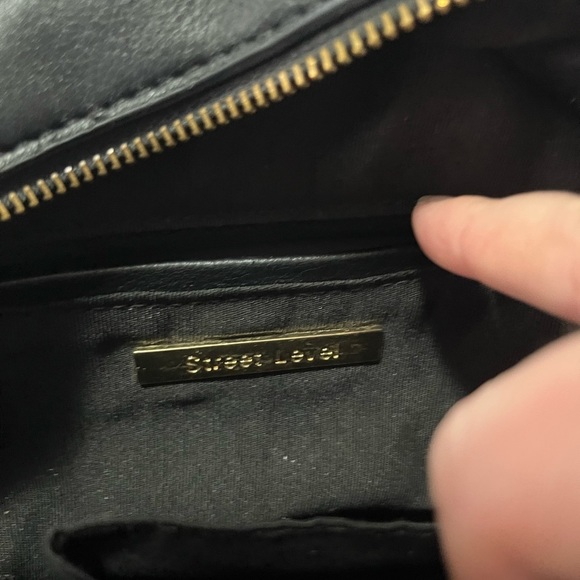 ⭐️ 3/$25 ⭐️ Black Round Whipstitch Crossbody - Picture 9 of 13